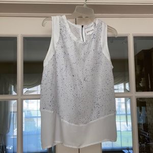 Lady sleeveless top